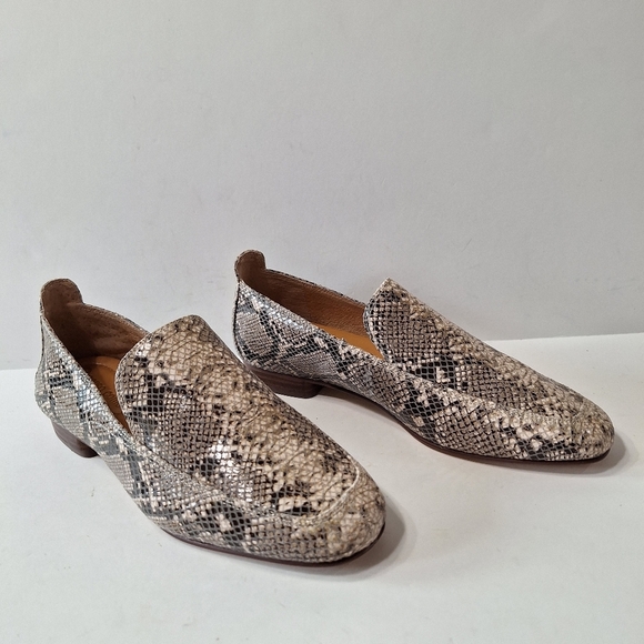 Corso Como Black Cream Unique Preppy Snake Print Mobwife Leather Loafer Sz. 7.5 - Picture 1 of 11